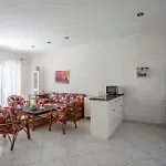 Villa Mira
